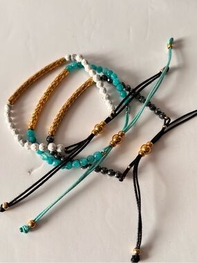 Set of 3 stones bracelets turquoise/howlite/ematite whit gold accent ajustable